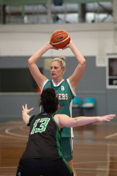 LEADING ROLE: Suzy Batkovic dominated as the Hunters produced mixed results at Newcastle Basketball Stadium over the weekend. Picture: Max Mason-Hubers