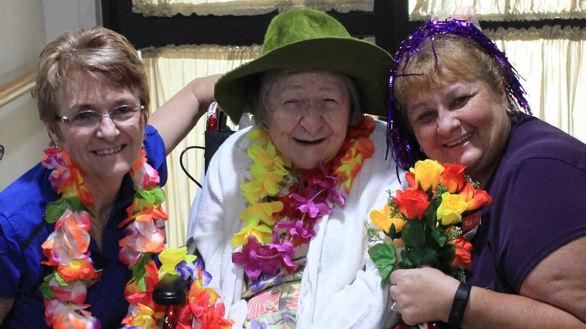 ENJOYMENT:  Jeanette Williams, left, and Irene Ross, right, with Uniting Koombahla Elermore Vale aged care resident Delma Wennan.
