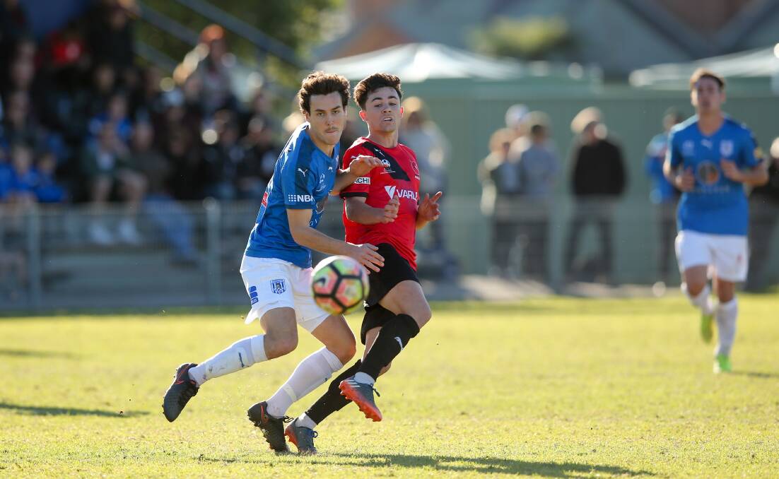Hamilton's Tom Davies and Edgeworth's Keanu Moore vie for the ball in NNSW NPL action at Darling Street Oval.
