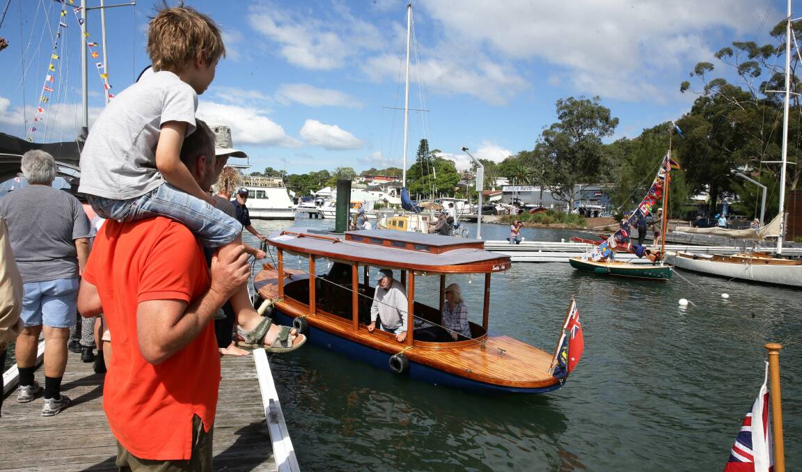 Onlookers at the 2015 Lake Macquarie Classic Boatfest.