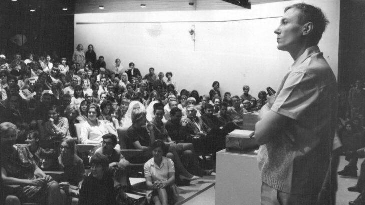 Yevgeny Yevtushenko, answering questions put by Student of university of Adelaide during writers week Adelaide festival. April 28, 1966. (Photo by R. Walker).

