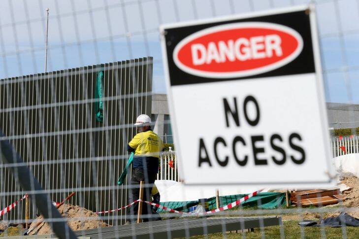 A security fence is installed across the lawns of Parliament House in Canberra on Tuesday 12 September 2017. Fedpol. Photo: Andrew Meares 