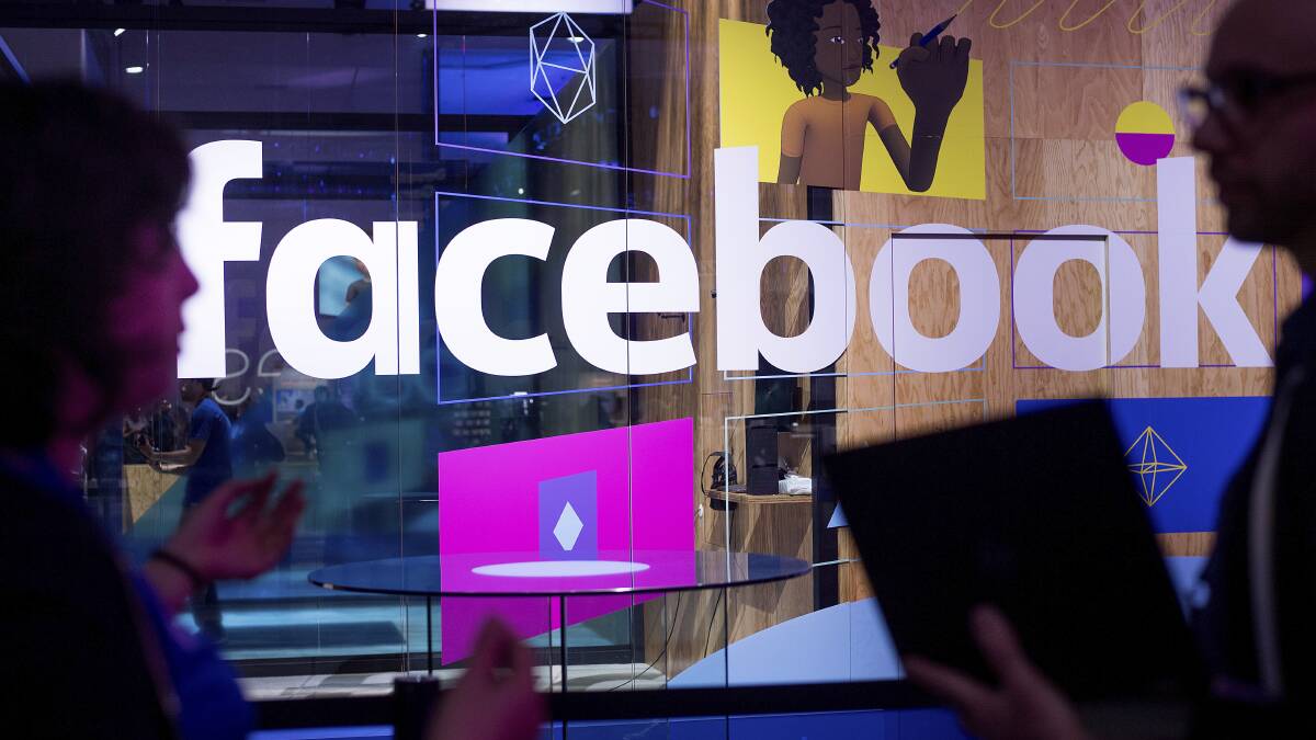 Facebook has announced it will prioritise family and friends over public publishers in its latest News Feed algorithm update. Photo: AP/Noah Berger