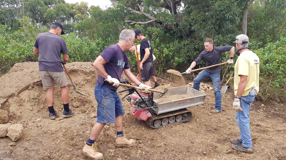 On May 4 the NPWS and Glenrock Trail Alliance held a work day to educate riders and volunteers involved in the Port to Port MTB what goes into getting the trails ready.