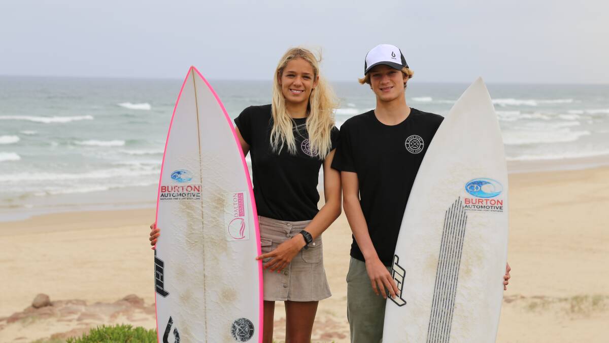 Elle Clayton-Brown and brother Mike Clayton-Brown at Birubi Beach in 2018. Picture: Ellie-Marie Watts