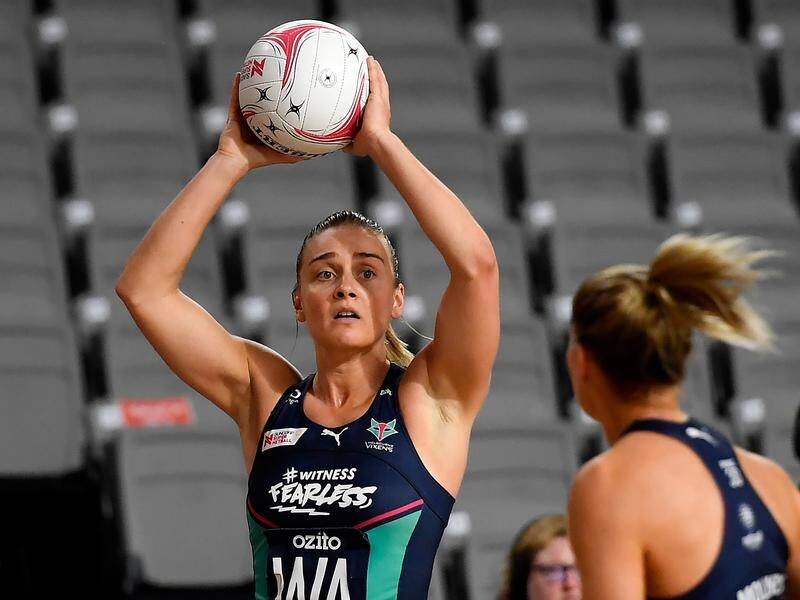 A Liz Watson clinic has led the Melbourne Vixens to a crushing Super Netball win over the Giants.