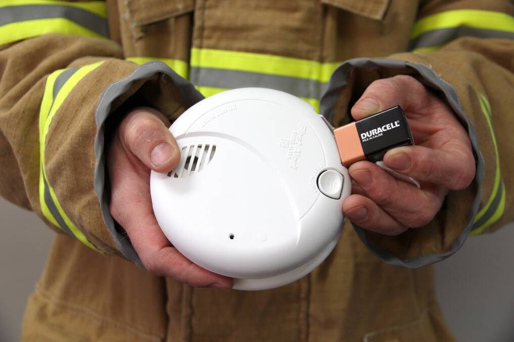  Fire NSW urges Newcastle residents to change their smoke alarm battery when they change their clock for the end of daylight saving.