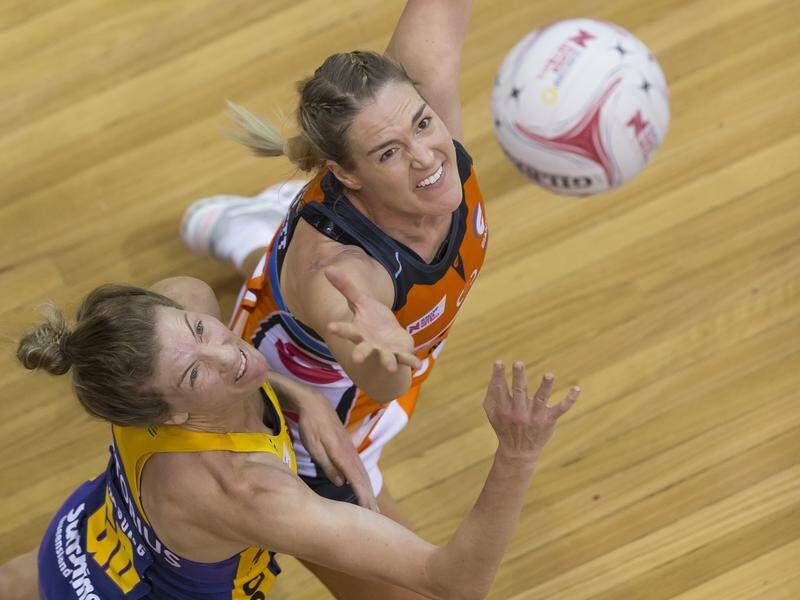 Sunshine Coast Lightning have beaten the Giants 60-56 for their sixth-consecutive Super Netball win.