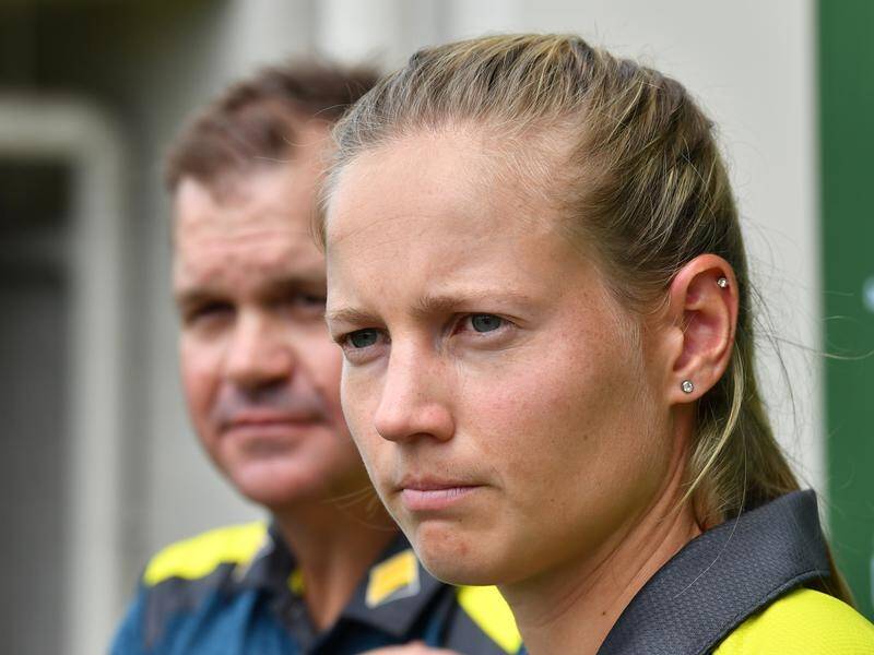 Captain Meg Lanning is determined to play a full part at the T20 World Cup despite back pain.