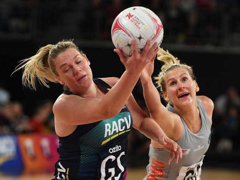 Vixen Caitlin Thwaites (l) and Magpie April Brandley in action during their Super Netball match.