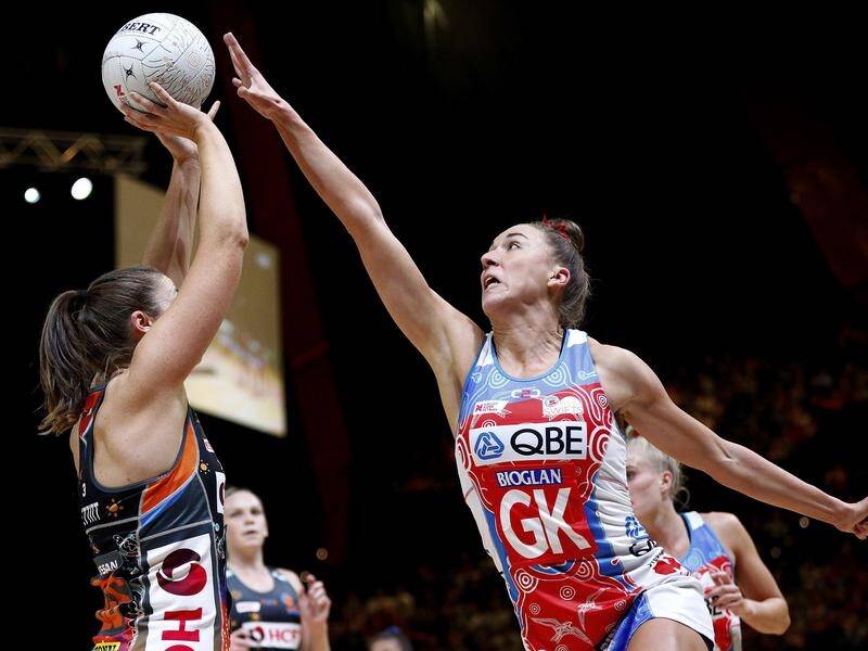 Sarah Klau of the Swifts (right) defends against the GWS Giants in Super Netball.