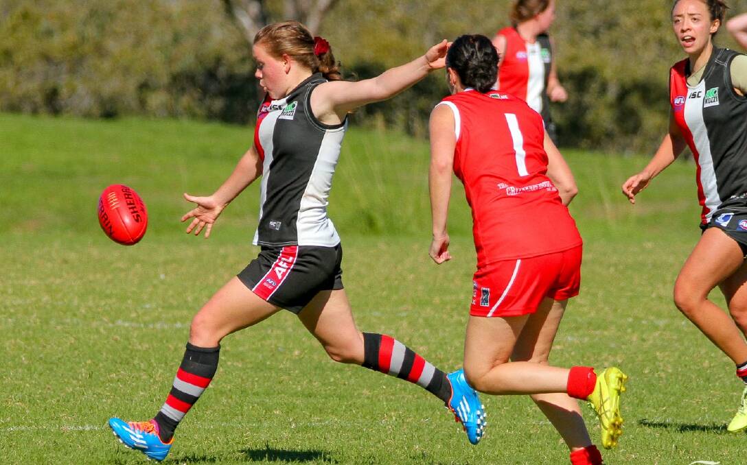 COMEBACK: The Singleton Roosterettes chased down the home side Terrigal Avoca after trailing at the half-time break, restricting the Panthers to a single point in the second stanza at Hylton Moore Oval. Picture: Tim Pearson